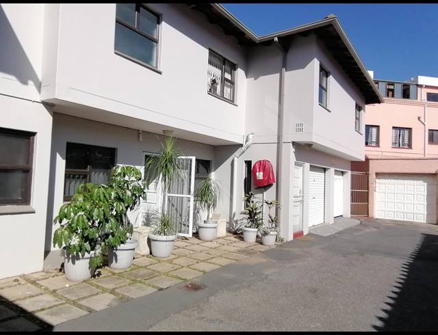 3 BEDROOM SIMPLEX FOR SALE IN BLUFF